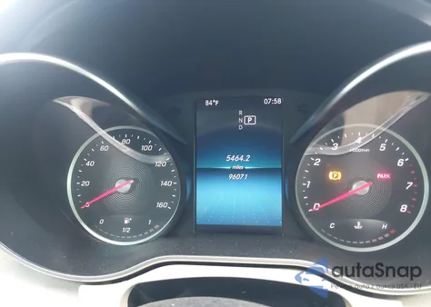 2019 Mercedes-Benz C 300 z USA, uszkodzony, nr VIN 55SWF8DB1KU302712